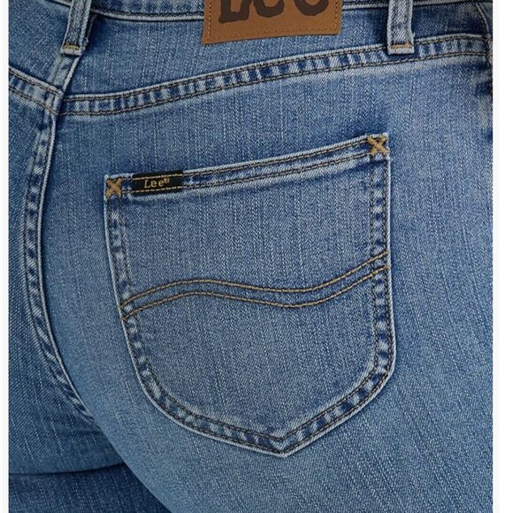NWT Lee womens Legendary Capri Jean, mid crossway - Picture 6 of 8